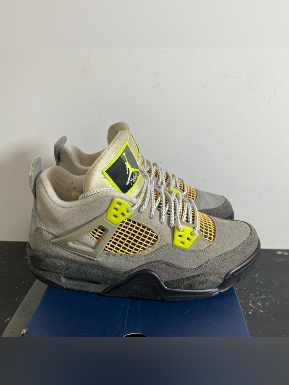 Size 6Y - Jordan 4 SE 95 Neon - Picture 4 of 9